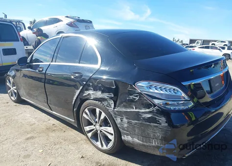 2017 Mercedes-Benz C 300 из США, поврежденный, VIN 55SWF4JB6HU222070